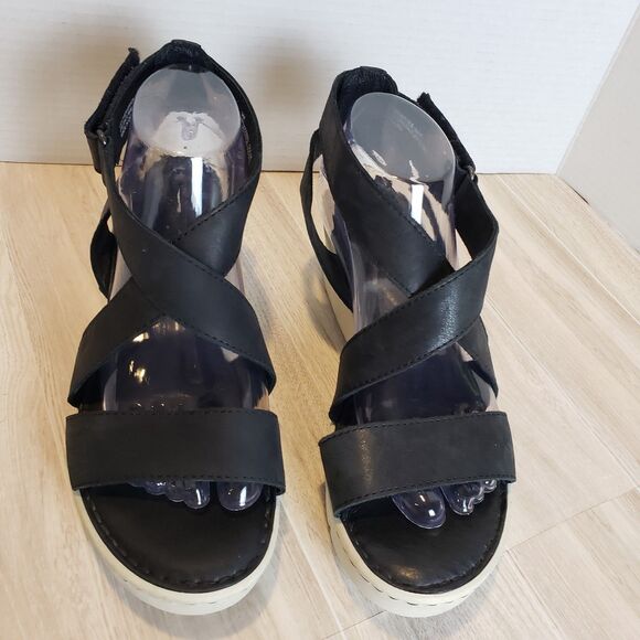Born Deshka Black Leather Gladiator Sandal Size 9 CrissCross Straps - Picture 3 of 7